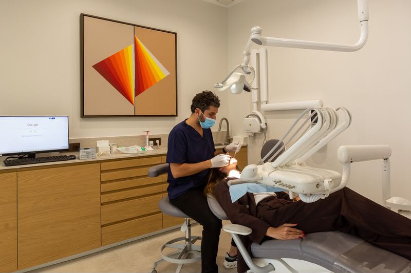 Dr Isaac Zenou en consultation